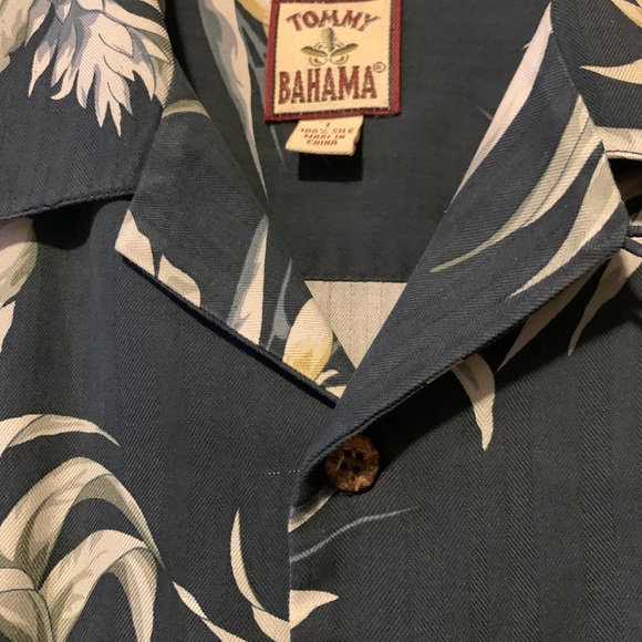 Tommy Bahama LG Men's Floral Navy Shirt 100% Silk Button Up Loose, Relaxed Fit - Picture 5 of 11